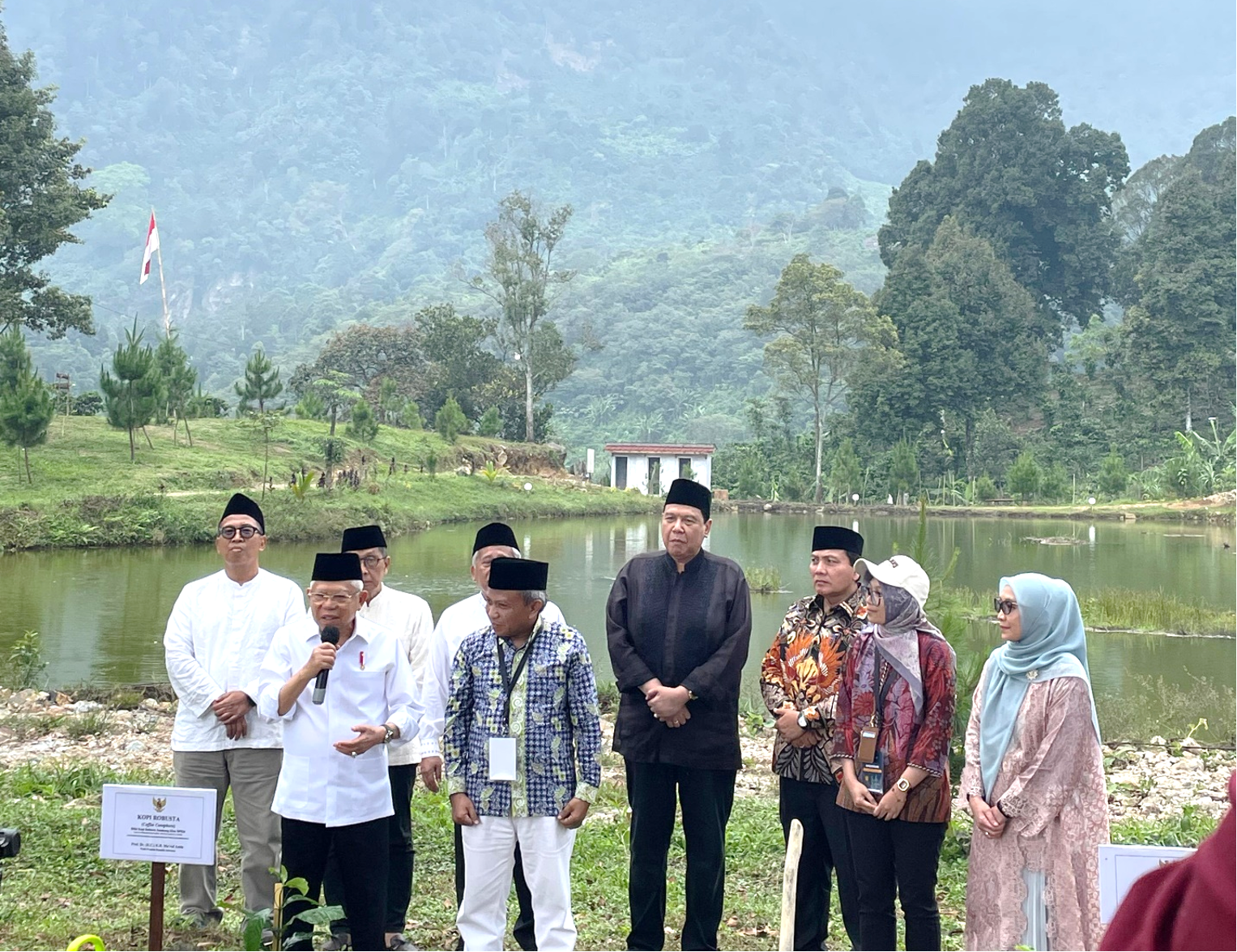 Dorong Ekosistem Kopi Pakuan, Wapres Tanam Pohon Kopi Robusta milik PT RPN-PPKKI secara Simbolis di Bukit Al-