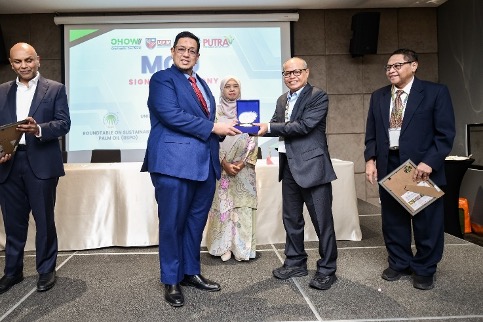 Penandatanganan MoU antara PT RPN dengan Universiti Putra Malaysia, pada Seminar : One Health One World (OHOW) 2024